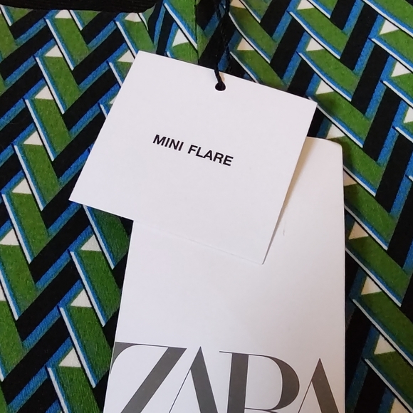Zara Green Geometric High Waisted Mini Flare Leggings US XS, new, without tag - Picture 8 of 9